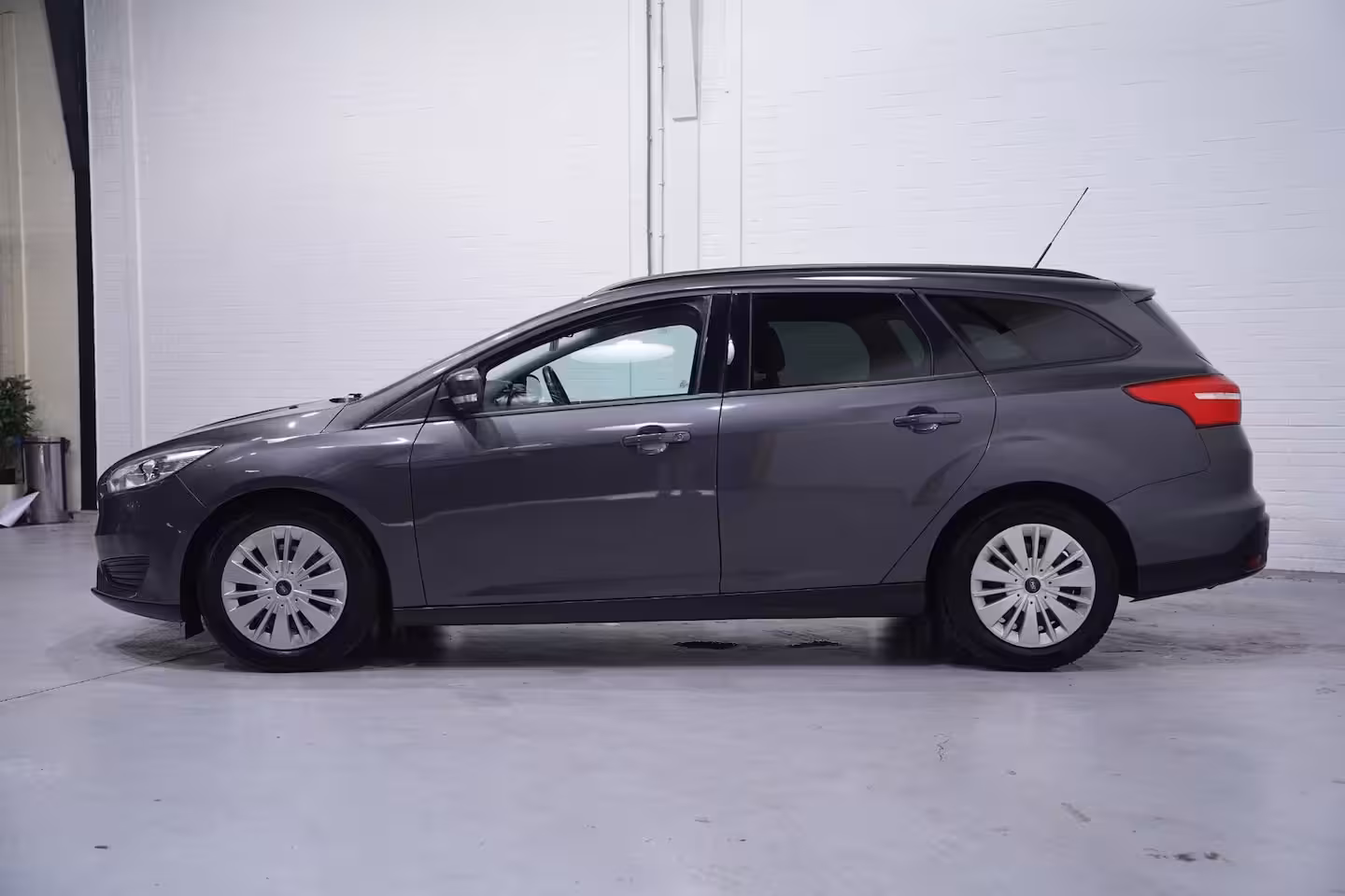 Ford Focus Wagon 1.0 Trend Airco Stoel- en stuurverwarming PDC APK tot 10/2027