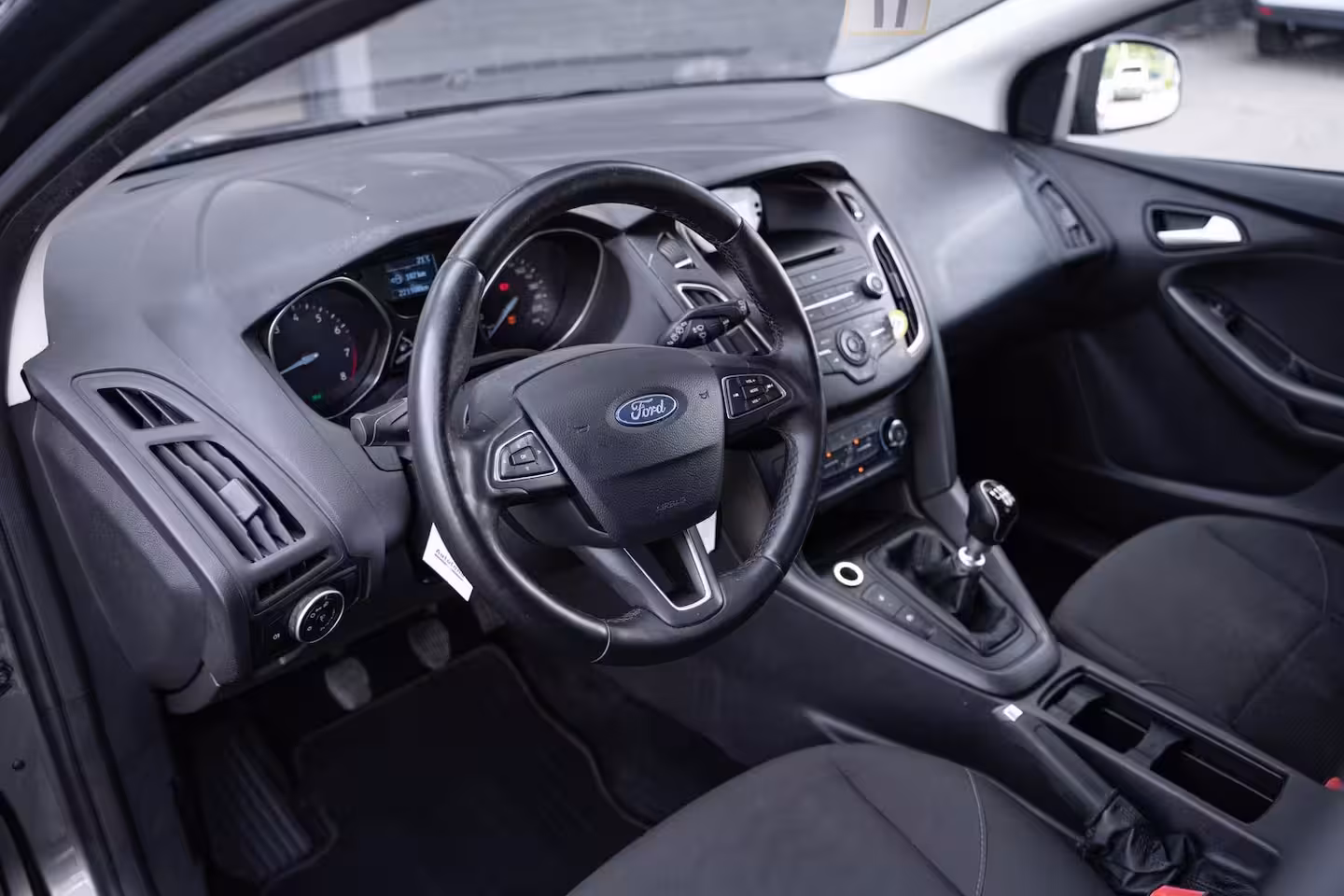 Ford Focus Wagon 1.0 Trend Airco Stoel- en stuurverwarming PDC APK tot 10/2027