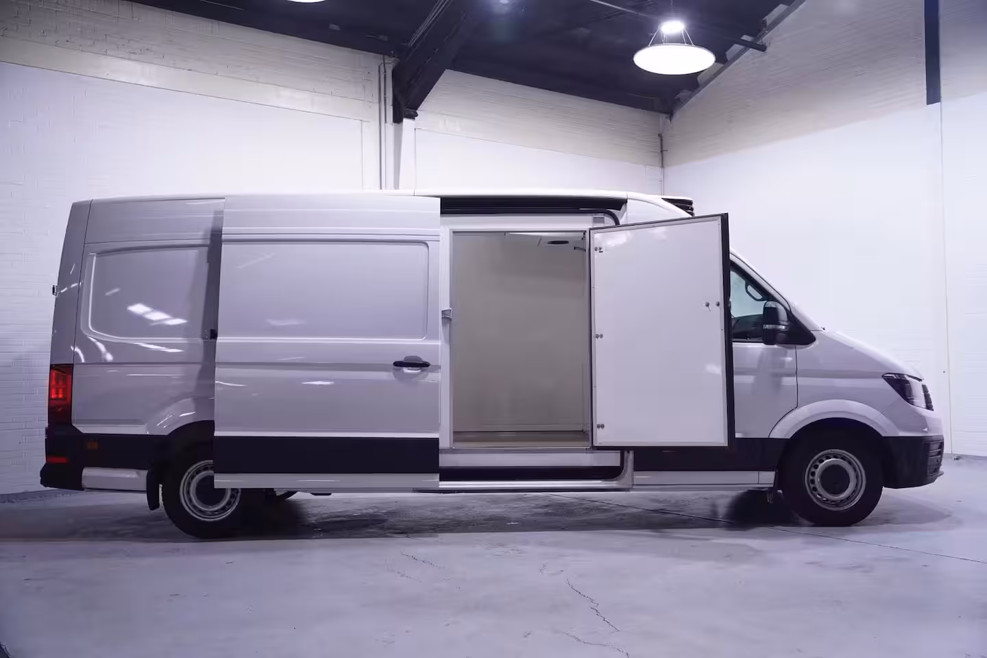 Volkswagen Crafter 2.0 TDI 140 pk DSG Aut. L4H3 Koelauto vries dag/nacht Airco, Apple Carplay, Laadruimte Pak