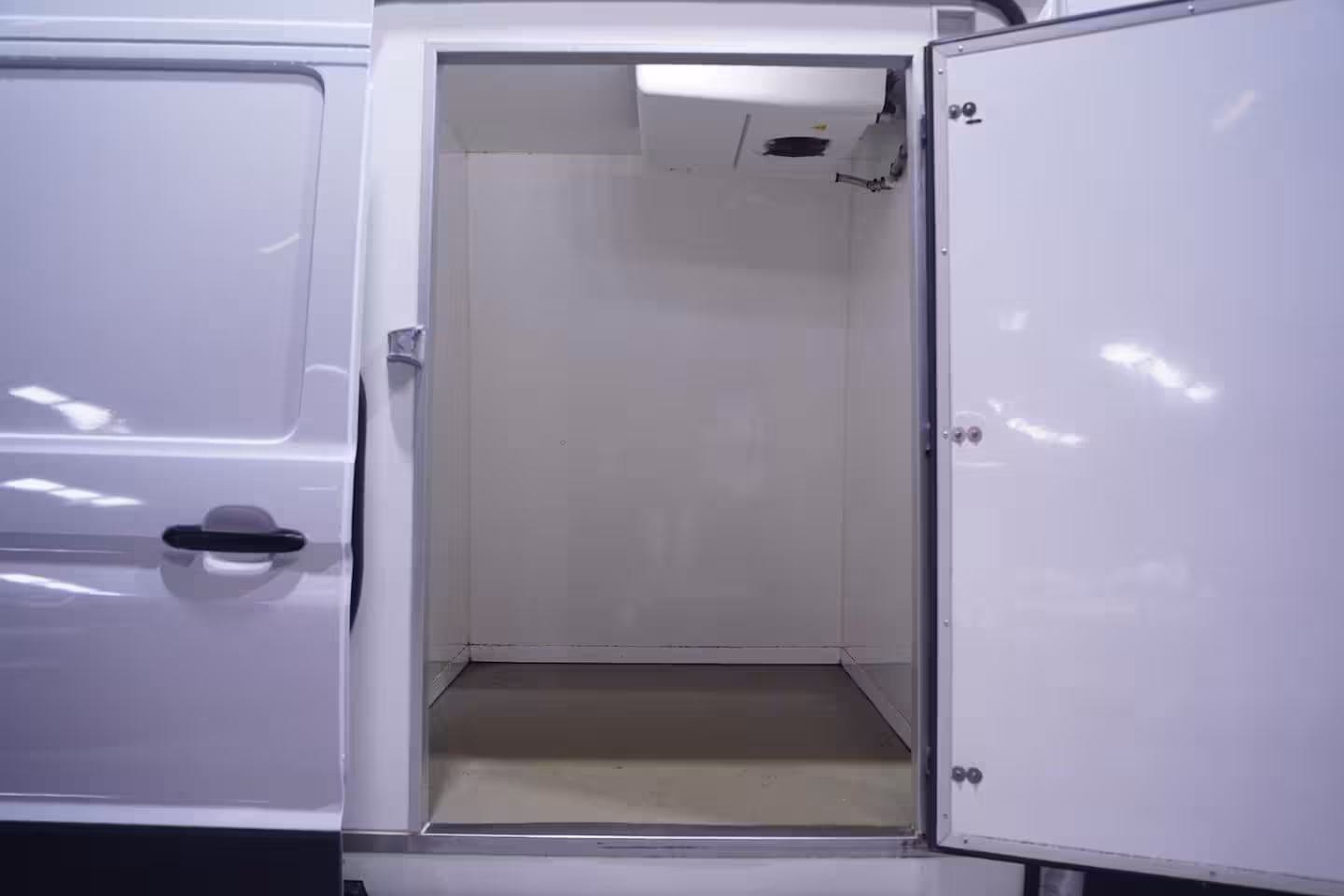 Volkswagen Crafter 2.0 TDI 140 pk DSG Aut. L4H3 Koelauto vries dag/nacht Airco, Apple Carplay, Laadruimte Pak
