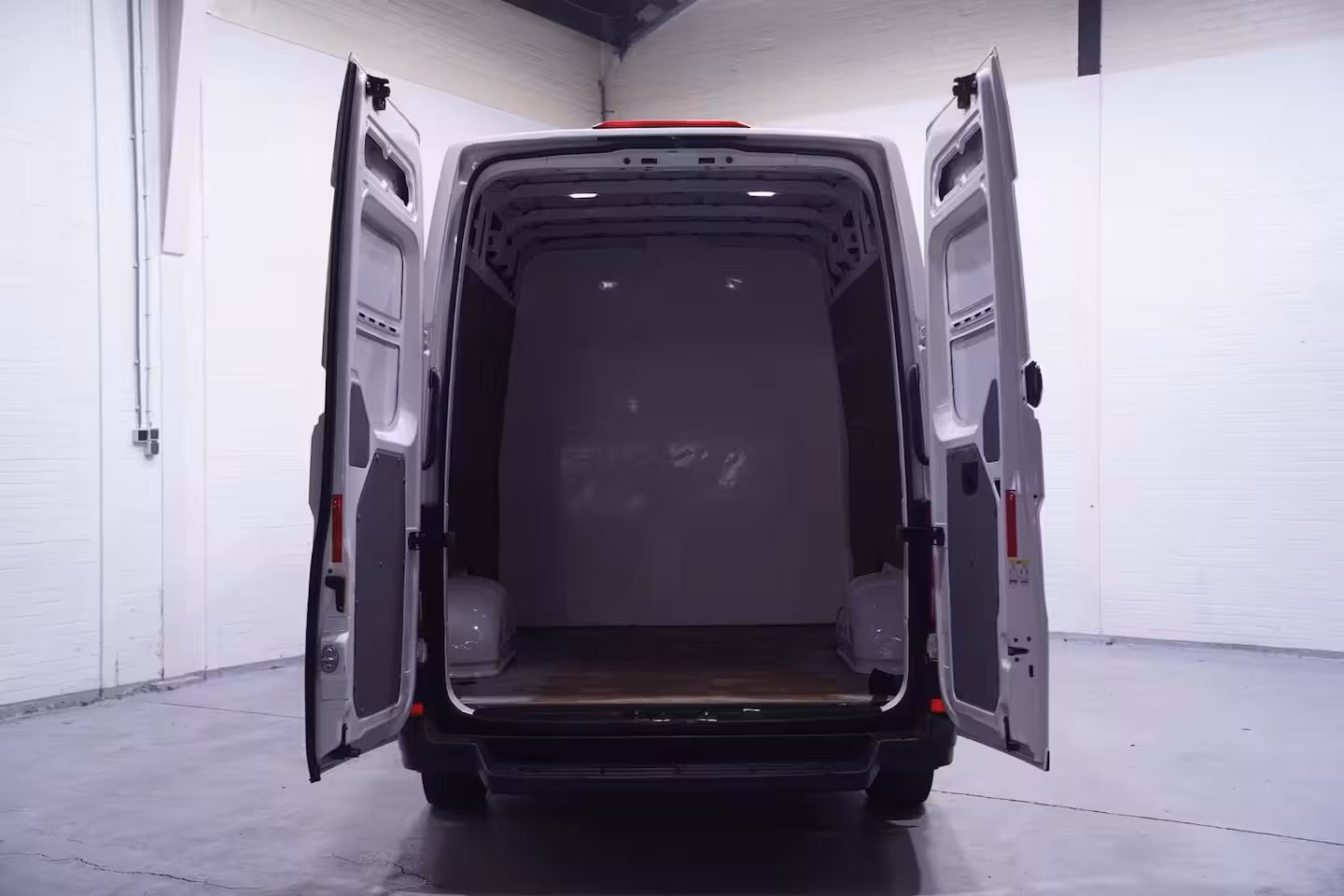 Volkswagen Crafter 2.0 TDI 140 pk DSG Aut. L4H3 Koelauto vries dag/nacht Airco, Apple Carplay, Laadruimte Pak