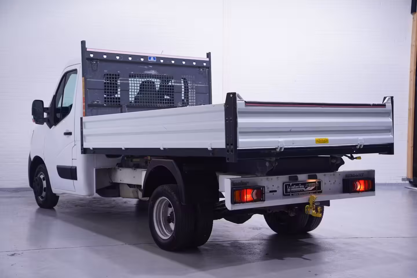 Renault Master 2.3 DCi 130 pk Dubbel Lucht Kipper, Trekhaak 3.500 kg Airco, LxBxH 320x203x40 cm, 3-Zits