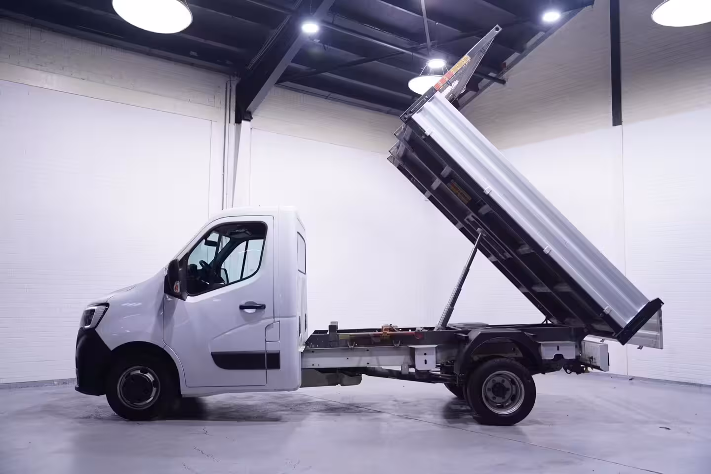 Renault Master 2.3 DCi 130 pk Dubbel Lucht Kipper, Trekhaak 3.500 kg Airco, LxBxH 320x203x40 cm, 3-Zits