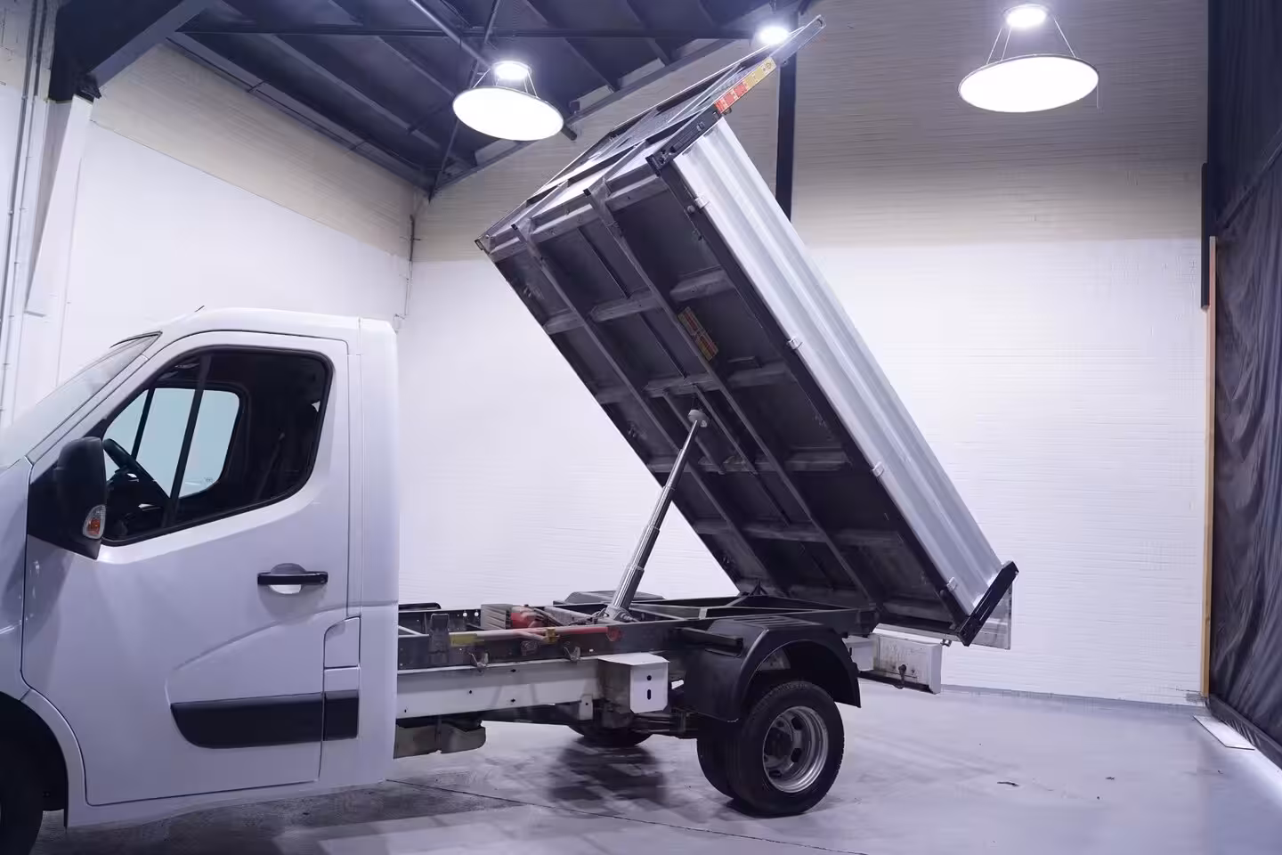 Renault Master 2.3 DCi 130 pk Dubbel Lucht Kipper, Trekhaak 3.500 kg Airco, LxBxH 320x203x40 cm, 3-Zits