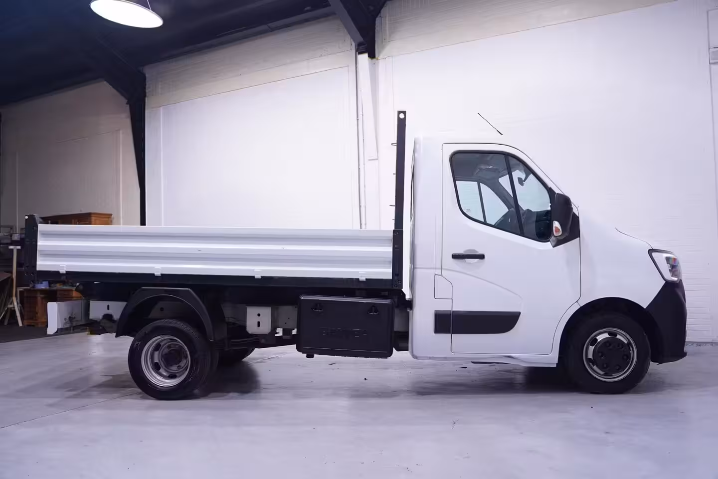 Renault Master 2.3 DCi 130 pk Dubbel Lucht Kipper, Trekhaak 3.500 kg Airco, LxBxH 320x203x40 cm, 3-Zits
