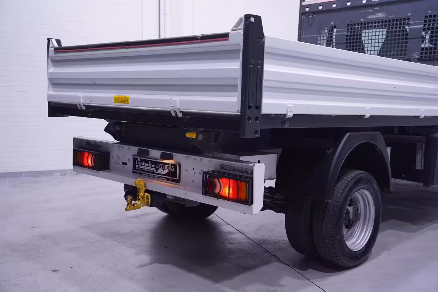 Renault Master 2.3 DCi 130 pk Dubbel Lucht Kipper, Trekhaak 3.500 kg Airco, LxBxH 320x203x40 cm, 3-Zits