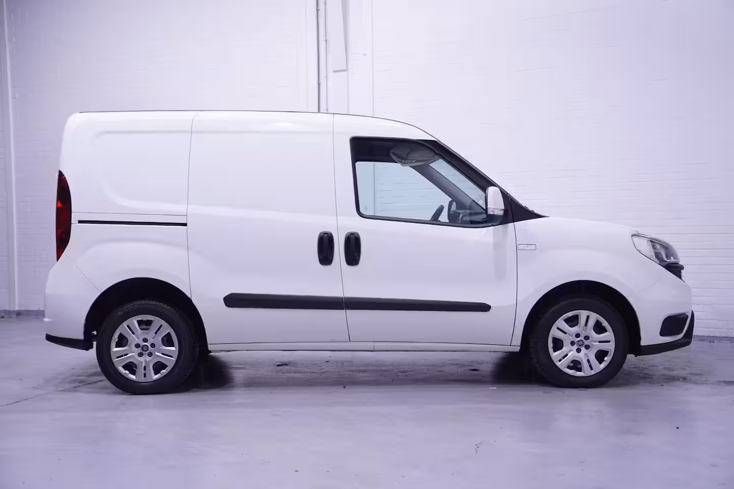 Fiat Doblò 1.3 MJet 95 pk L1 Navi, Airco, Cruise Control Laadruimte Pakket, PDC achter, 3-Zits