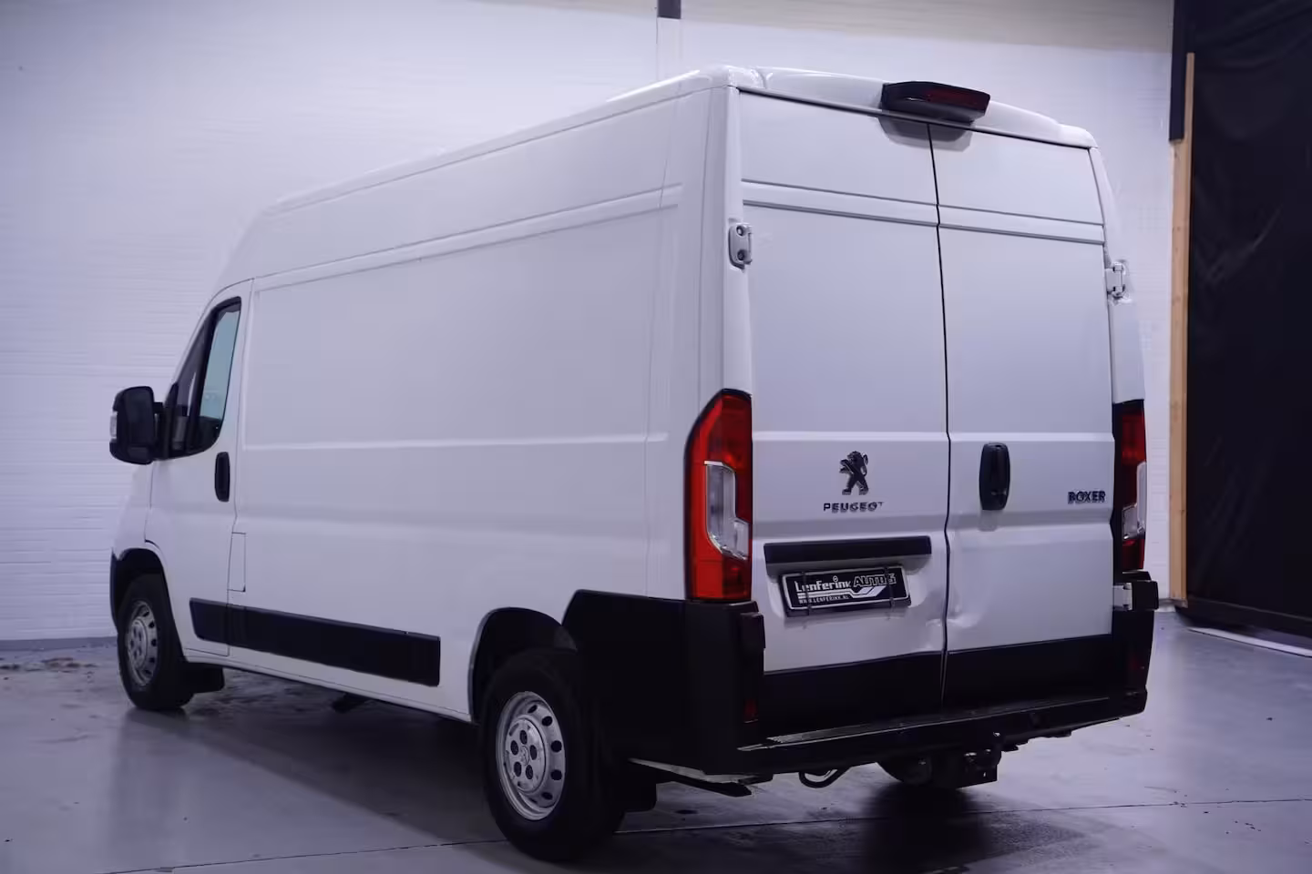 Peugeot Boxer 2.2 BlueHDi 140 pk L2H2 Premium Navi, Camera Laadruimte Pakket, Trekhaak 2.500 kg, 3-Zits