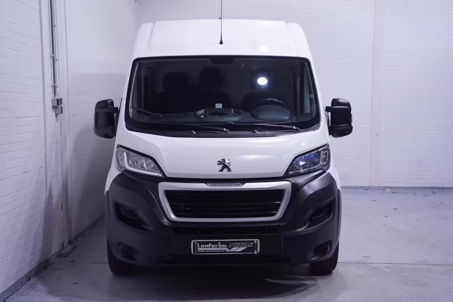 Peugeot Boxer 2.2 BlueHDi 140 pk L2H2 Premium Navi, Camera Laadruimte Pakket, Trekhaak 2.500 kg, 3-Zits