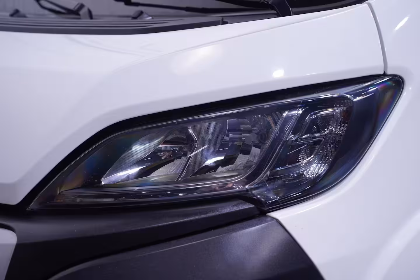 Peugeot Boxer 2.2 BlueHDi 140 pk L2H2 Premium Navi, Camera Laadruimte Pakket, Trekhaak 2.500 kg, 3-Zits