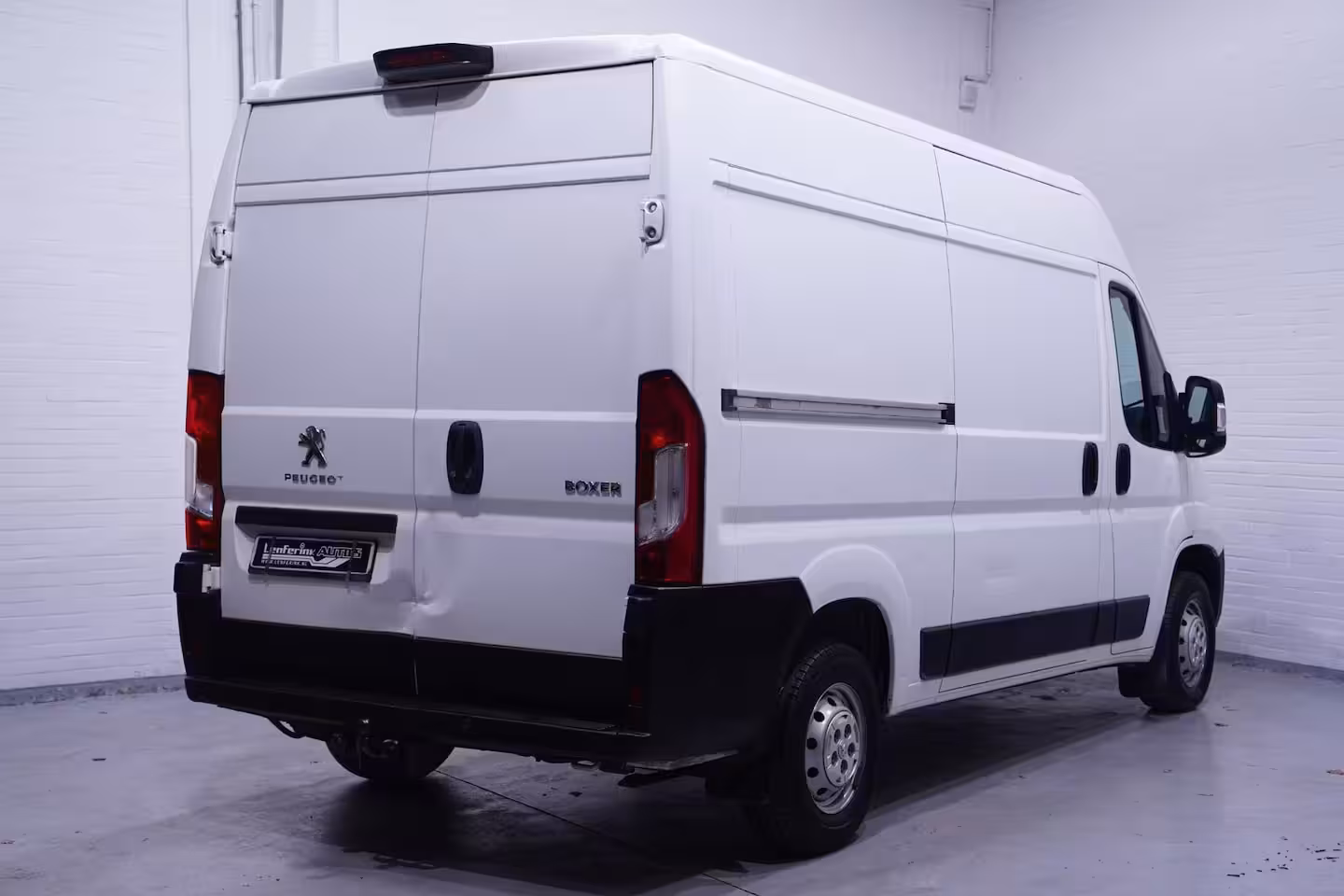Peugeot Boxer 2.2 BlueHDi 140 pk L2H2 Premium Navi, Camera Laadruimte Pakket, Trekhaak 2.500 kg, 3-Zits