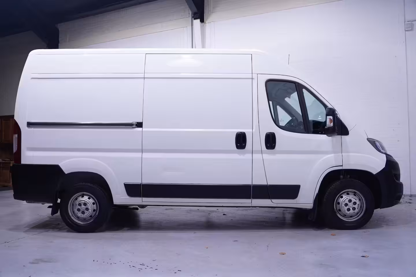 Peugeot Boxer 2.2 BlueHDi 140 pk L2H2 Premium Navi, Camera Laadruimte Pakket, Trekhaak 2.500 kg, 3-Zits