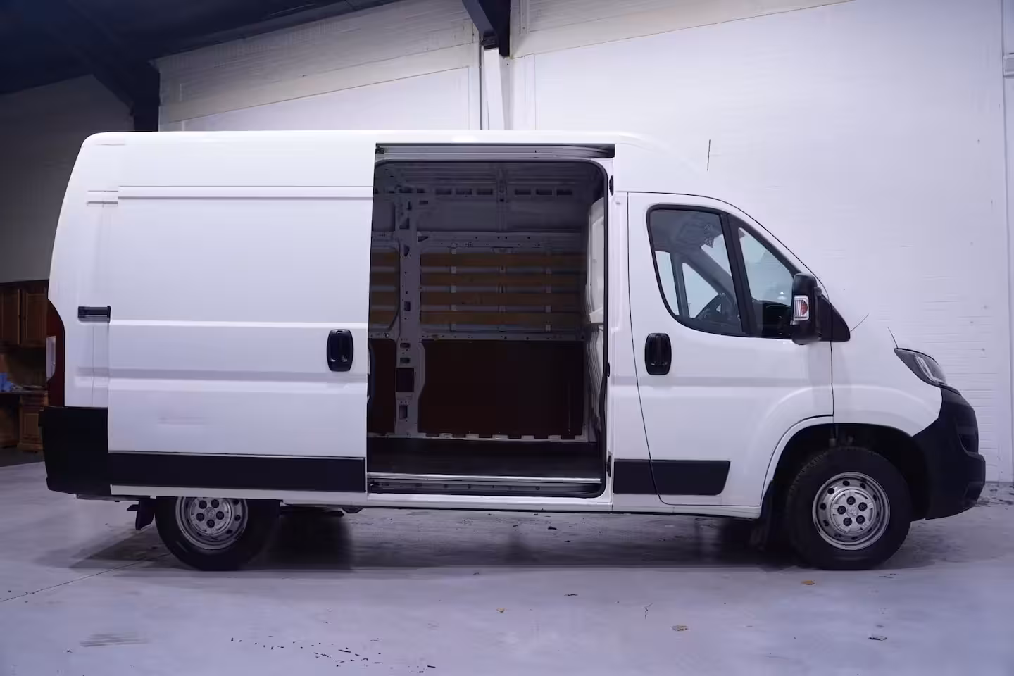 Peugeot Boxer 2.2 BlueHDi 140 pk L2H2 Premium Navi, Camera Laadruimte Pakket, Trekhaak 2.500 kg, 3-Zits