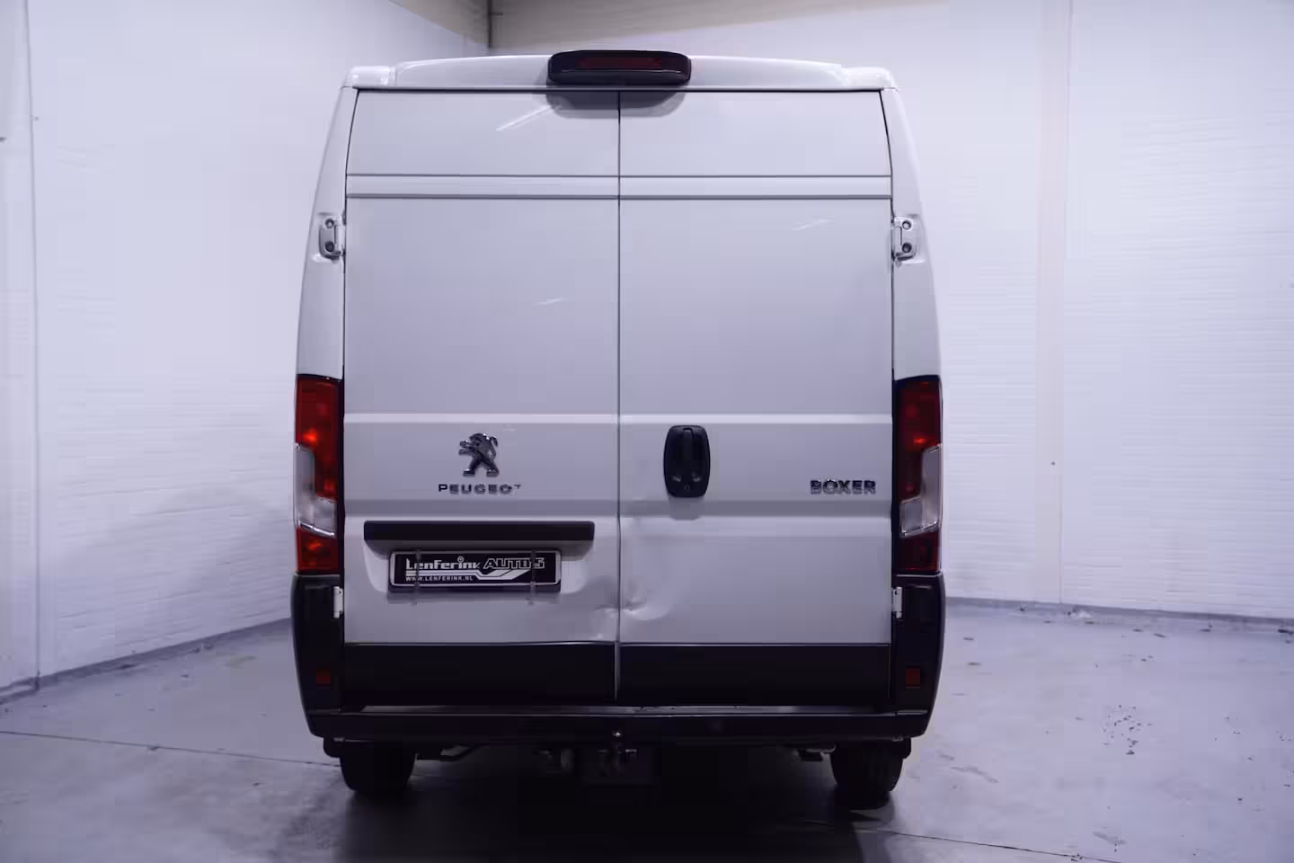 Peugeot Boxer 2.2 BlueHDi 140 pk L2H2 Premium Navi, Camera Laadruimte Pakket, Trekhaak 2.500 kg, 3-Zits