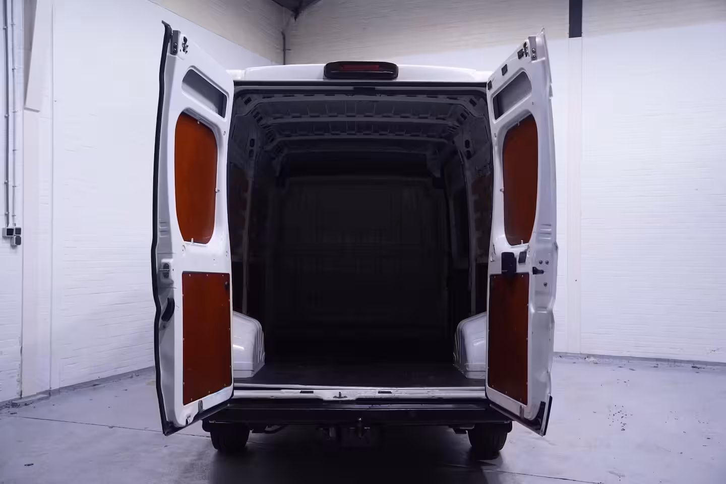 Peugeot Boxer 2.2 BlueHDi 140 pk L2H2 Premium Navi, Camera Laadruimte Pakket, Trekhaak 2.500 kg, 3-Zits