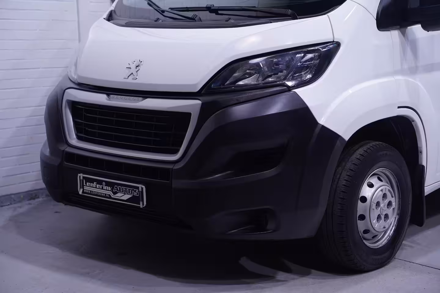 Peugeot Boxer 2.2 BlueHDi 140 pk L2H2 Premium Navi, Camera Laadruimte Pakket, Trekhaak 2.500 kg, 3-Zits