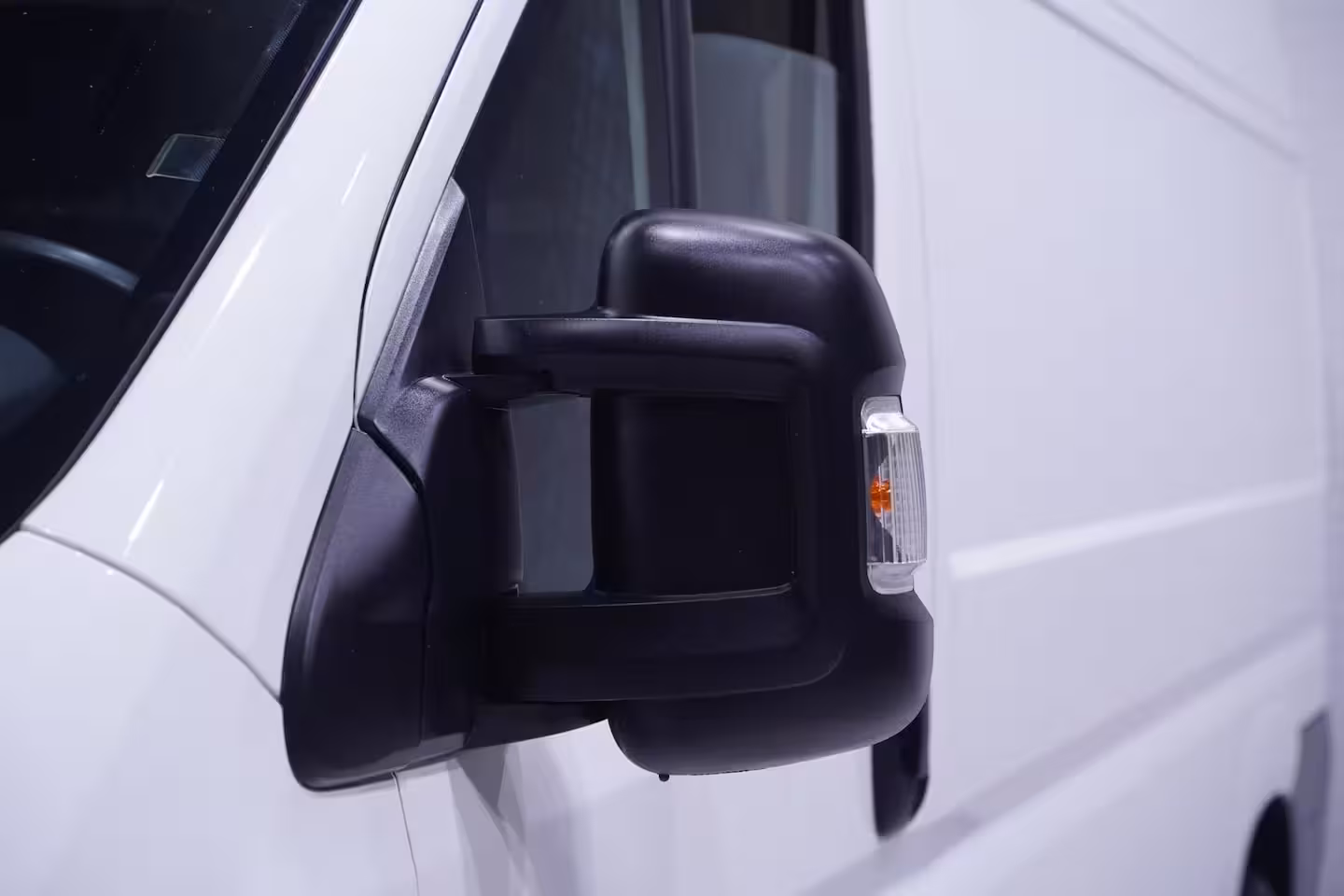 Peugeot Boxer 2.2 BlueHDi 140 pk L2H2 Premium Navi, Camera Laadruimte Pakket, Trekhaak 2.500 kg, 3-Zits