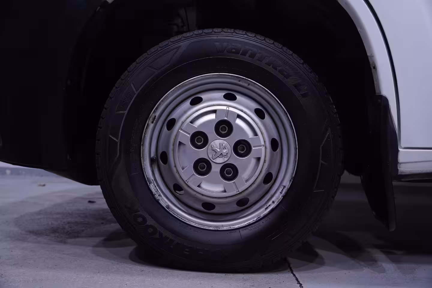 Peugeot Boxer 2.2 BlueHDi 140 pk L2H2 Premium Navi, Camera Laadruimte Pakket, Trekhaak 2.500 kg, 3-Zits