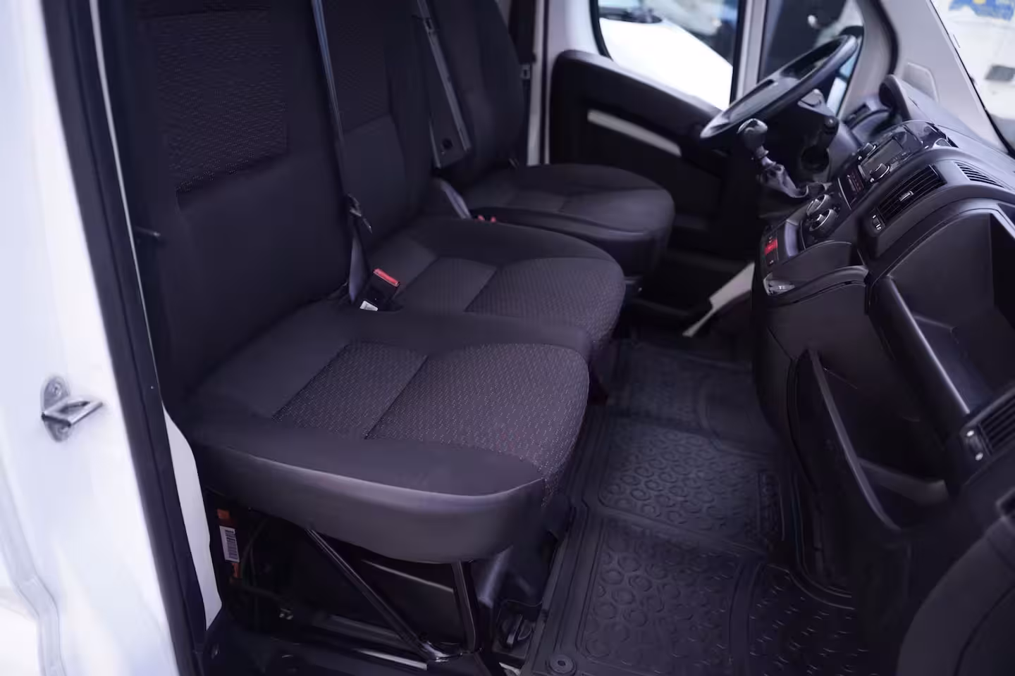 Peugeot Boxer 2.2 BlueHDi 140 pk L2H2 Premium Navi, Camera Laadruimte Pakket, Trekhaak 2.500 kg, 3-Zits
