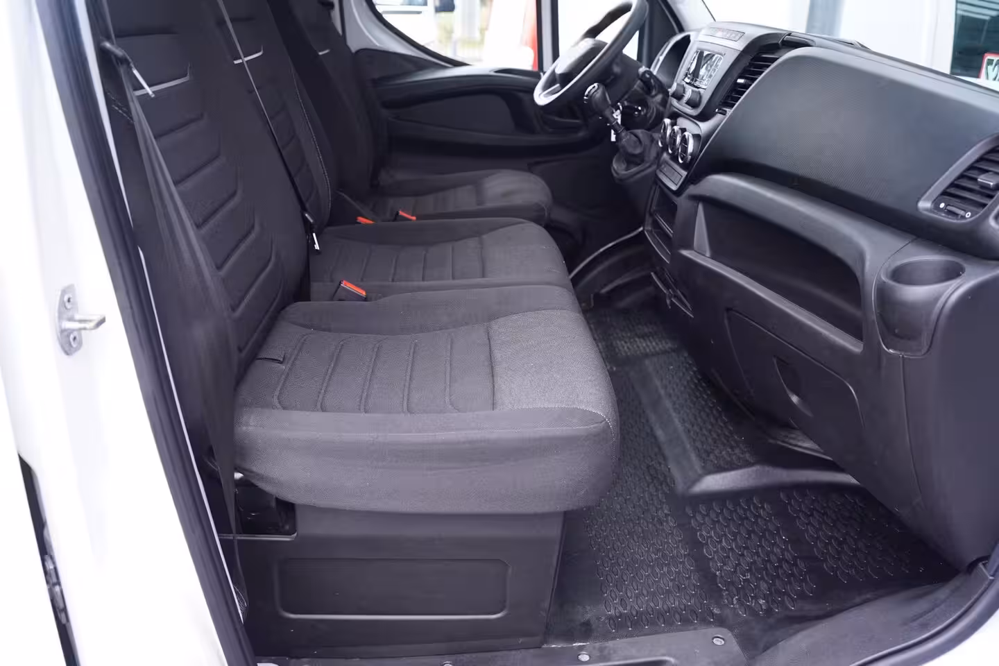 Iveco Daily 35S16 160 pk L4H2 XXL Airco ECC, Laadruimte Pakket, DAB+. PDC achter, 3-Zits