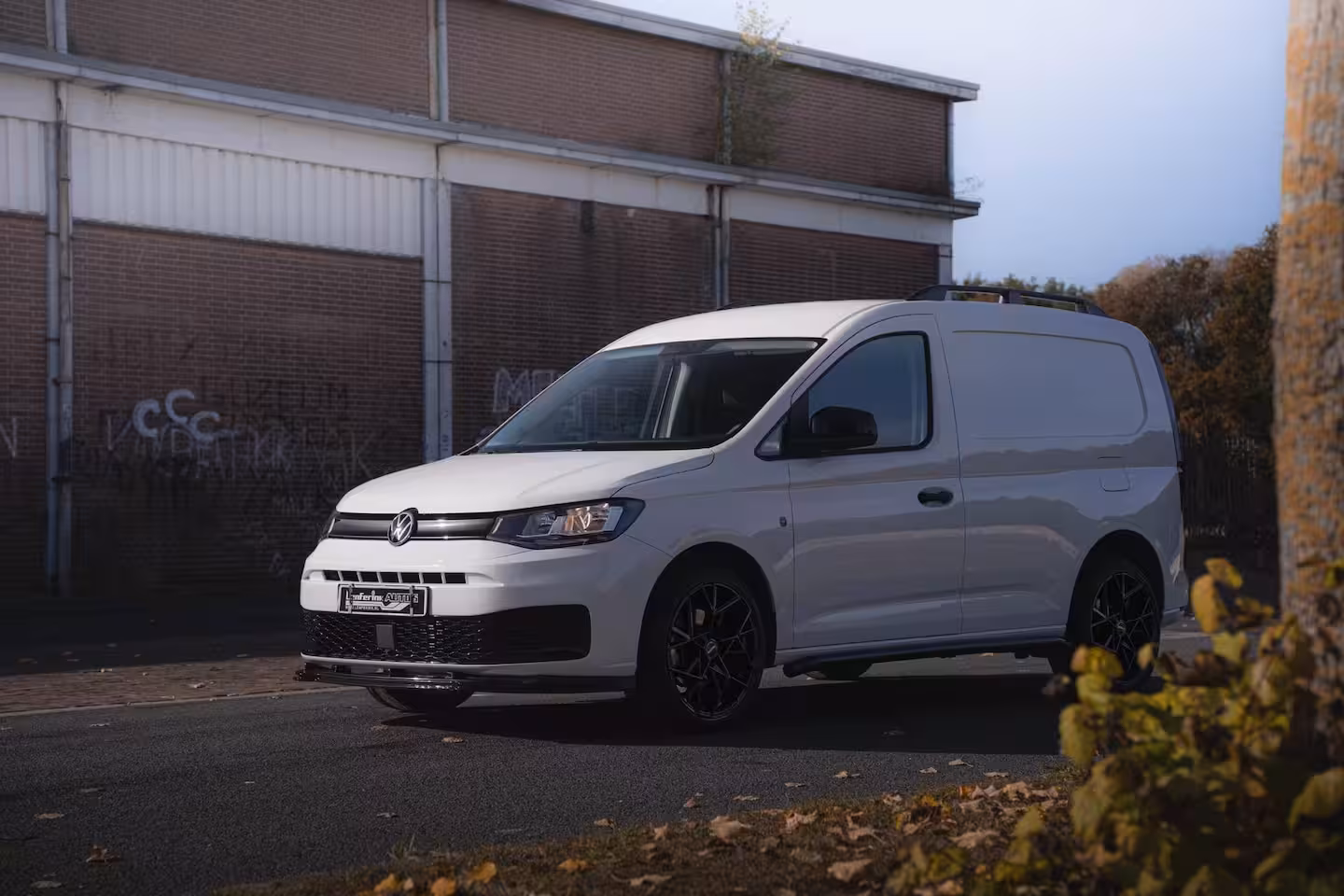 Volkswagen Caddy 1.5 TSI 115 pk BENZINE Black&White Edition 19" LMV, Spoilers V+A, Airco, Bumpers in Kleur,