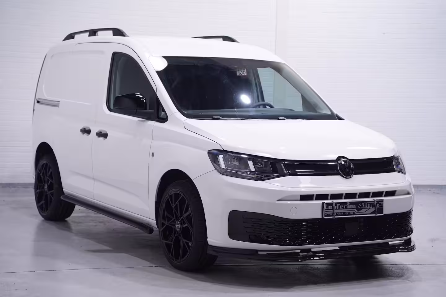 Volkswagen Caddy 1.5 TSI 115 pk BENZINE Black&White Edition 19" LMV, Spoilers V+A, Airco, Bumpers in Kleur,