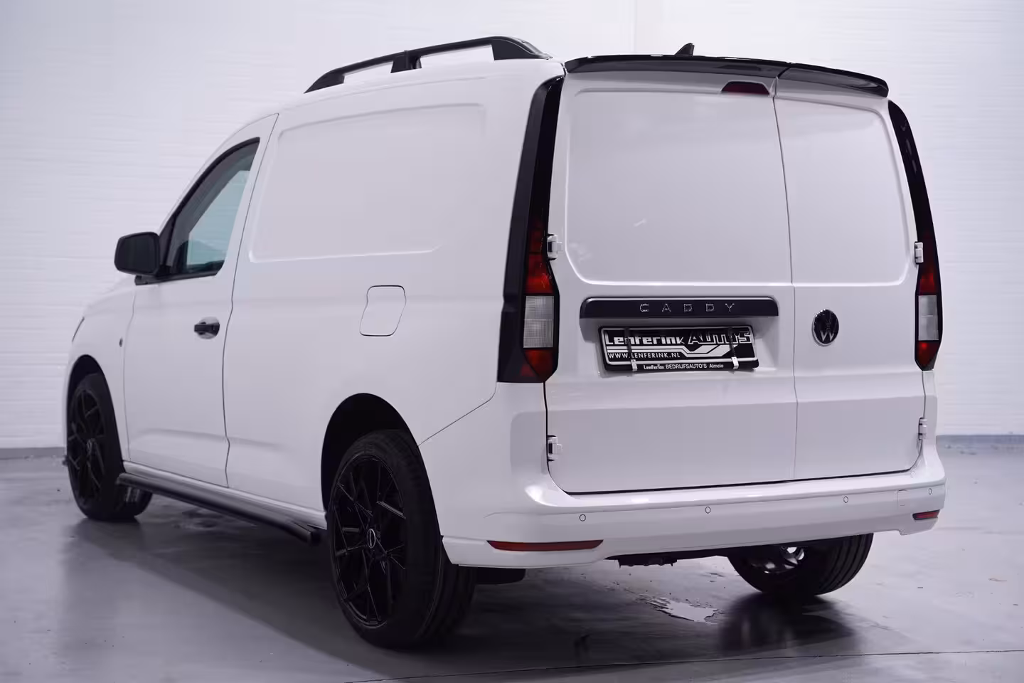 Volkswagen Caddy 1.5 TSI 115 pk BENZINE Black&White Edition 19" LMV, Spoilers V+A, Airco, Bumpers in Kleur,