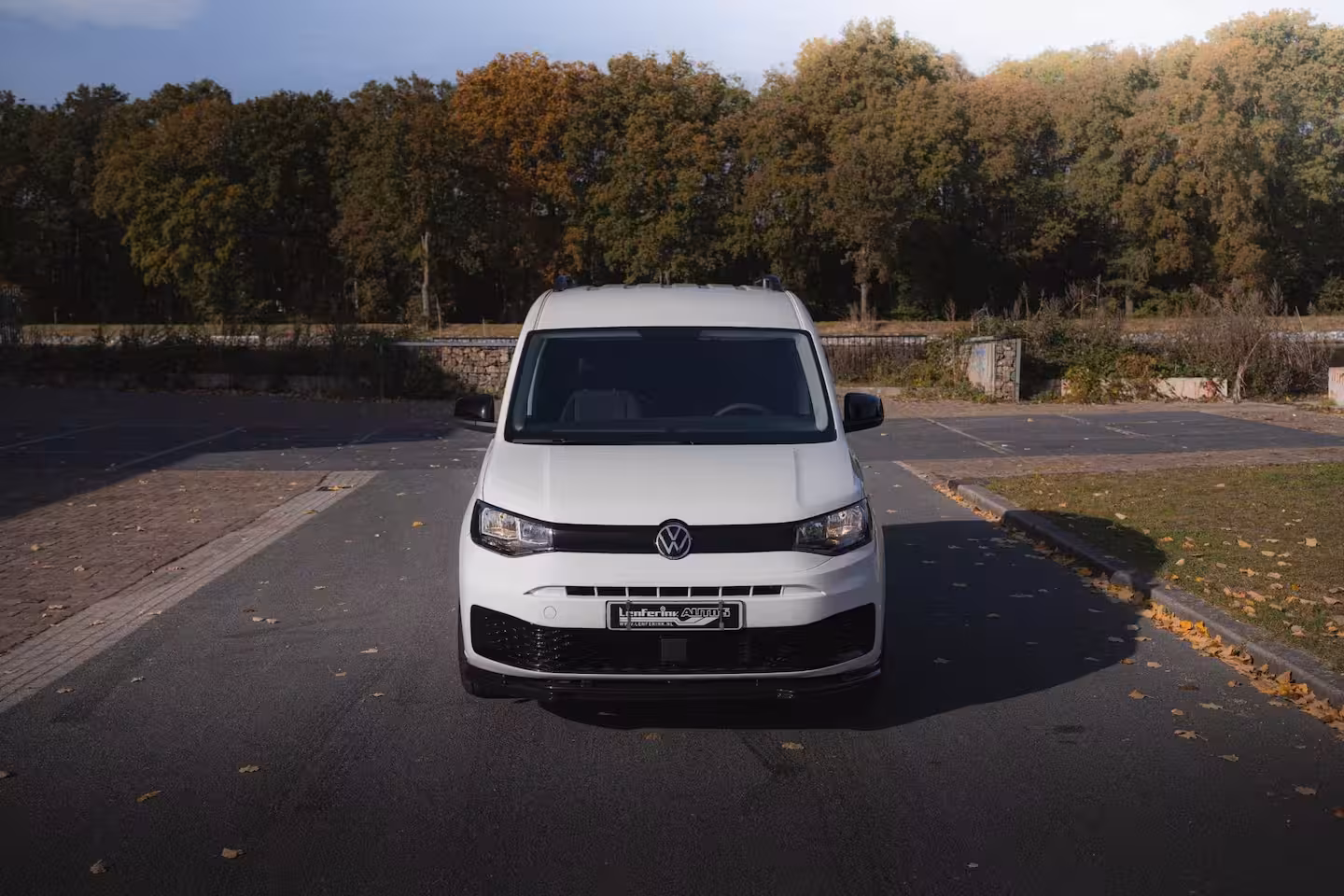 Volkswagen Caddy 1.5 TSI 115 pk BENZINE Black&White Edition 19" LMV, Spoilers V+A, Airco, Bumpers in Kleur,