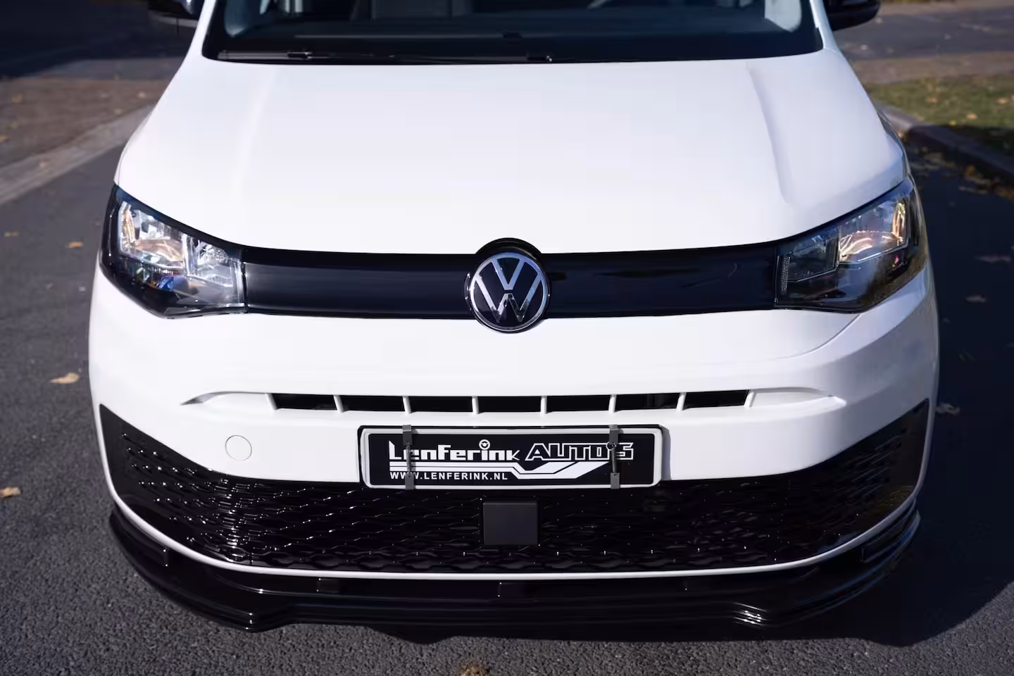 Volkswagen Caddy 1.5 TSI 115 pk BENZINE Black&White Edition 19" LMV, Spoilers V+A, Airco, Bumpers in Kleur,