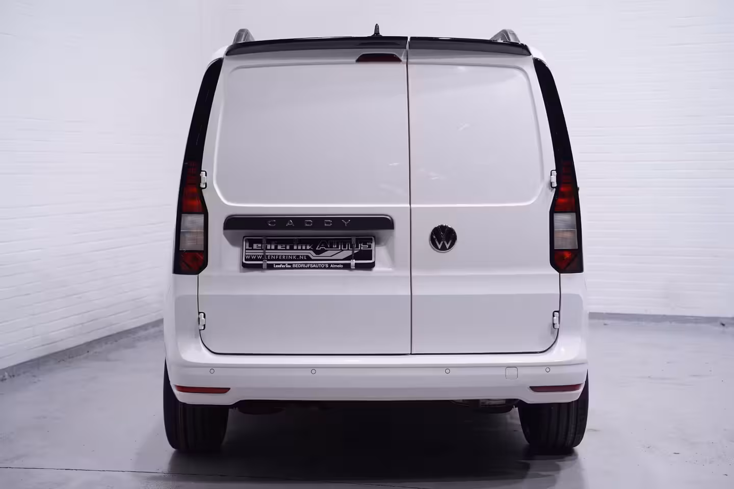 Volkswagen Caddy 1.5 TSI 115 pk BENZINE Black&White Edition 19" LMV, Spoilers V+A, Airco, Bumpers in Kleur,