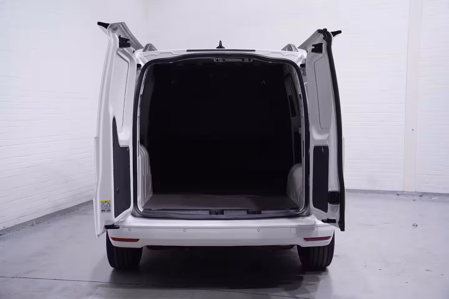 Volkswagen Caddy 1.5 TSI 115 pk BENZINE Black&White Edition 19" LMV, Spoilers V+A, Airco, Bumpers in Kleur,