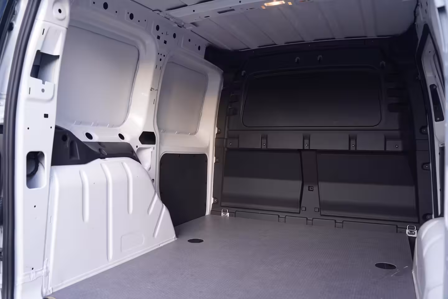 Volkswagen Caddy 1.5 TSI 115 pk BENZINE Black&White Edition 19" LMV, Spoilers V+A, Airco, Bumpers in Kleur,