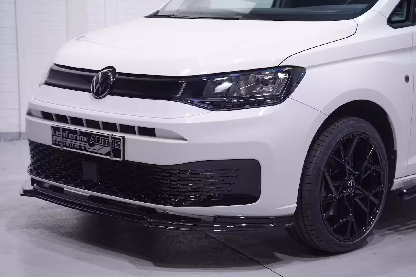Volkswagen Caddy 1.5 TSI 115 pk BENZINE Black&White Edition 19" LMV, Spoilers V+A, Airco, Bumpers in Kleur,