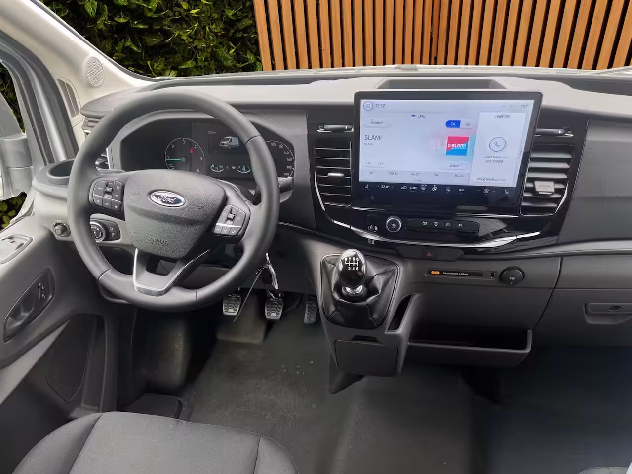 Ford Transit 350 2.0 TDCI L4H3 Trend RWD 130PK Navigatie | Trekhaak | All Seasonbanden |