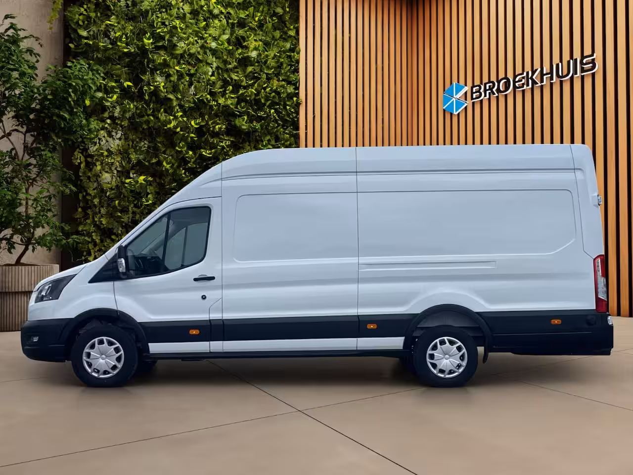 Ford Transit 350 2.0 TDCI L4H3 Trend RWD 130PK Navigatie | Trekhaak | All Seasonbanden |