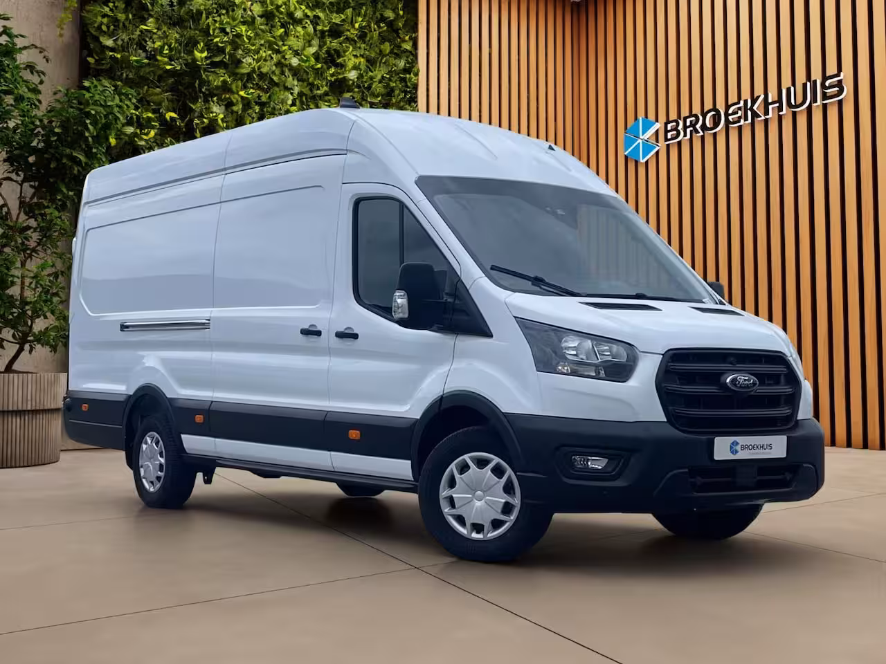 Ford Transit 350 2.0 TDCI L4H3 Trend RWD 130PK Navigatie | Trekhaak | All Seasonbanden |