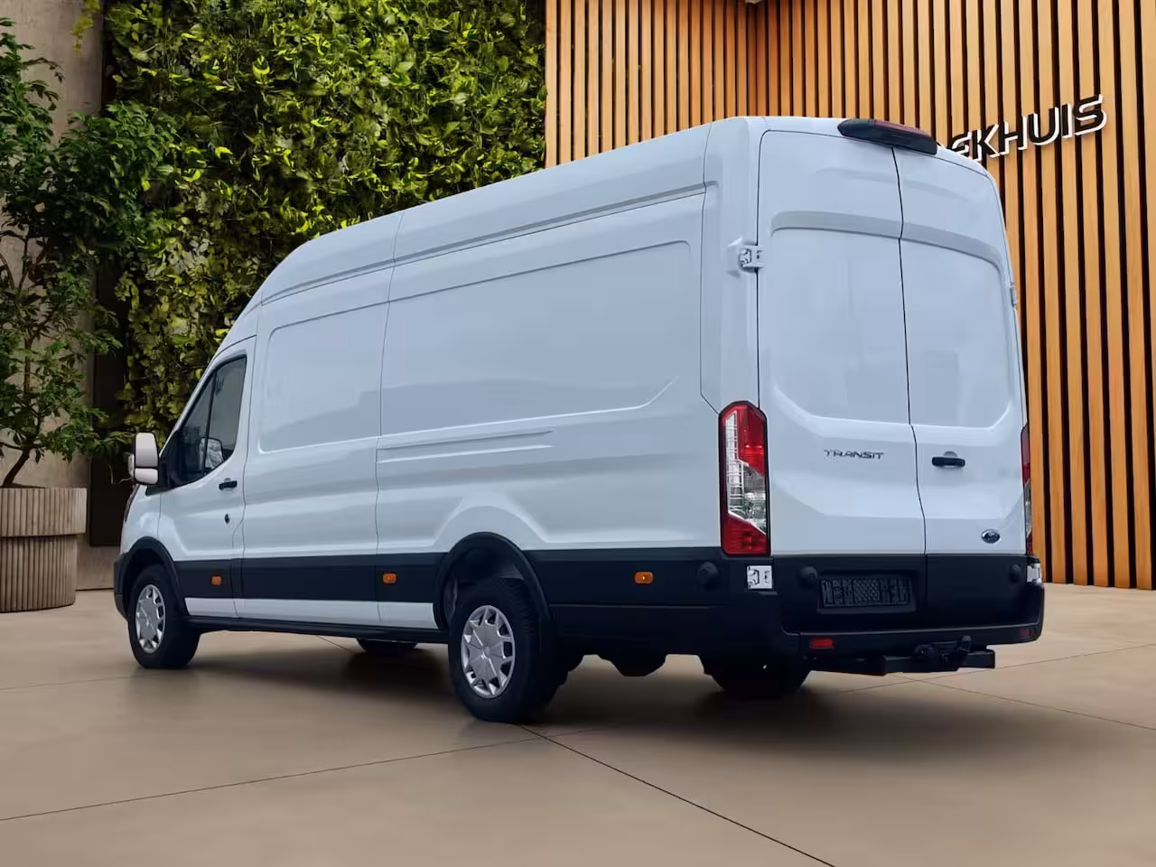 Ford Transit 350 2.0 TDCI L4H3 Trend RWD 130PK Navigatie | Trekhaak | All Seasonbanden |