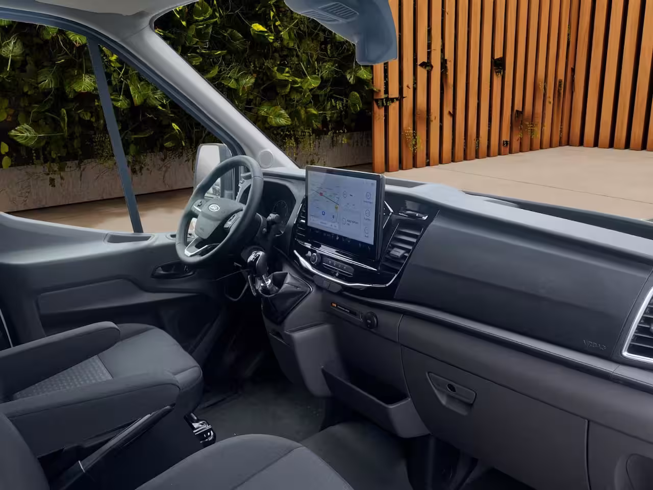 Ford Transit 350 2.0 TDCI L4H3 Trend RWD 130PK Navigatie | Trekhaak | All Seasonbanden |