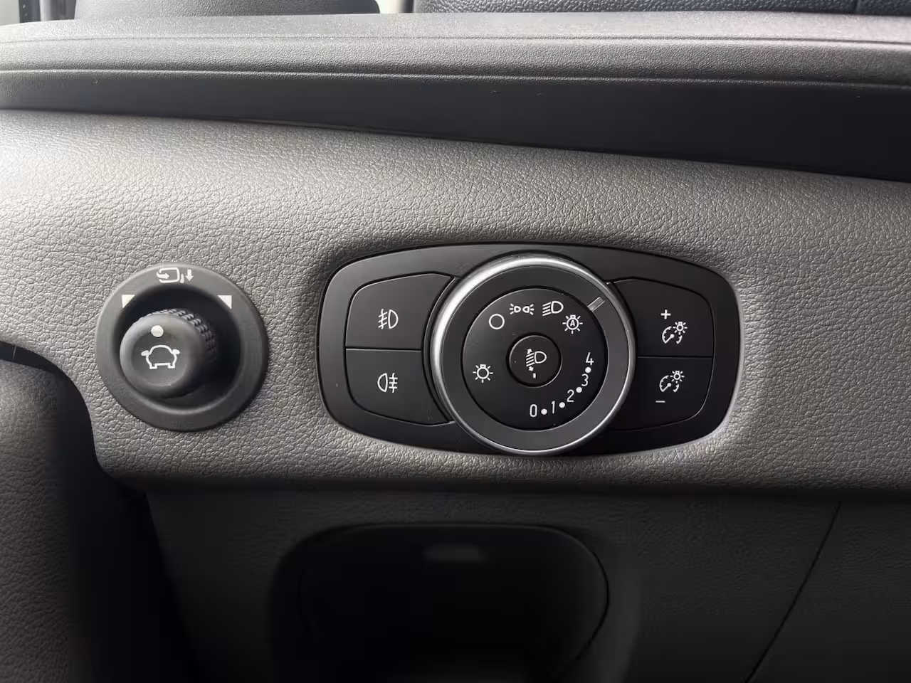 Ford Transit 350 2.0 TDCI L4H3 Trend RWD 130PK Navigatie | Trekhaak | All Seasonbanden |