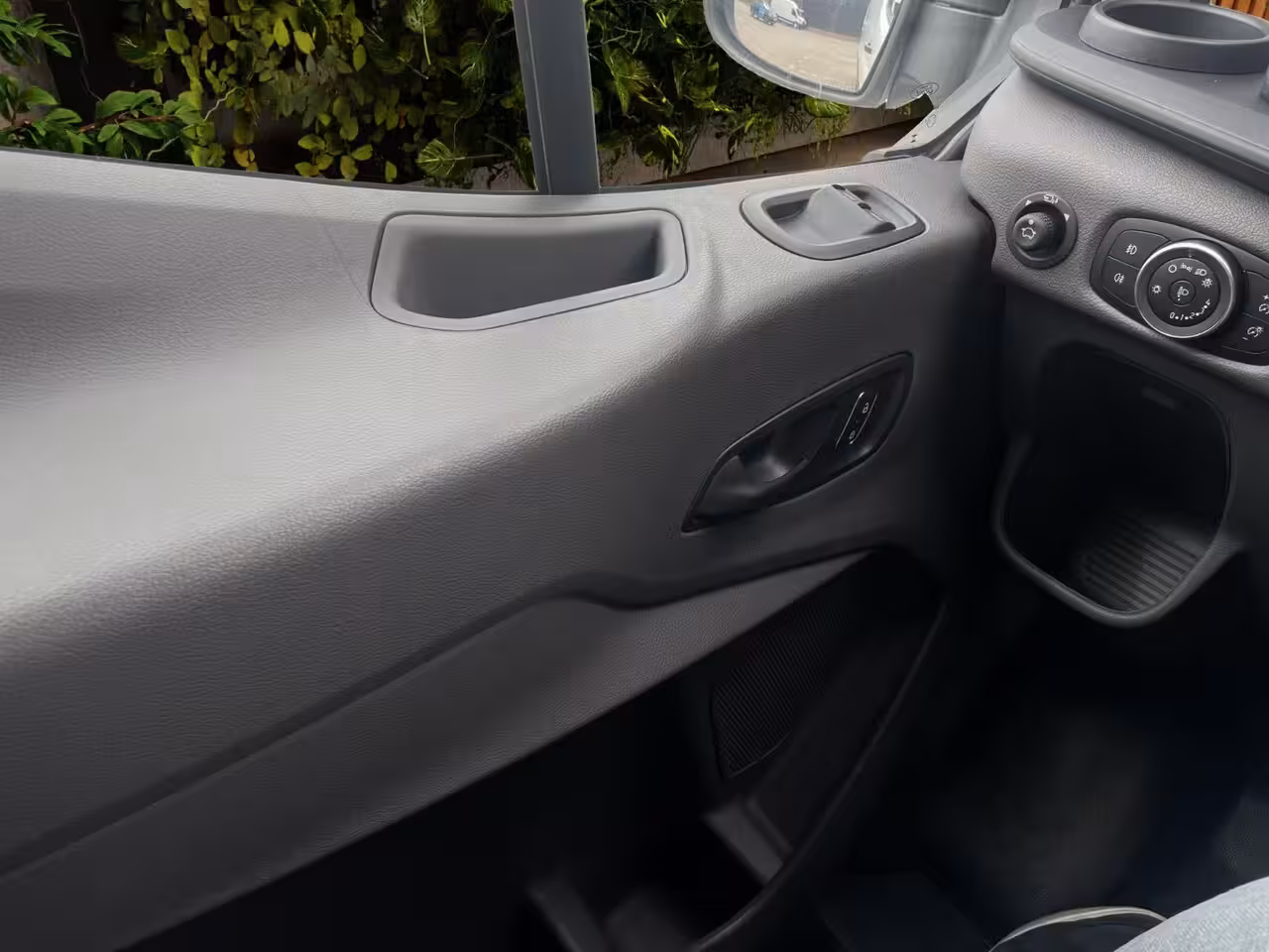 Ford Transit 350 2.0 TDCI L4H3 Trend RWD 130PK Navigatie | Trekhaak | All Seasonbanden |