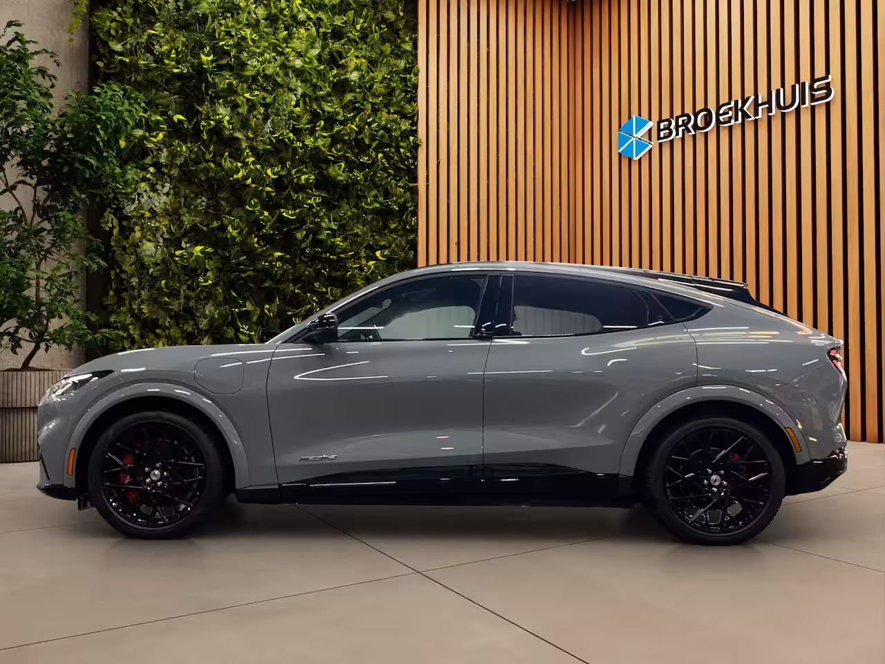 Ford Mustang Mach-E Extended Premium RWD 88 kWh | UNIEK | Hoogglans zwarte delen | Pano | B&O | Blue Cruise mo