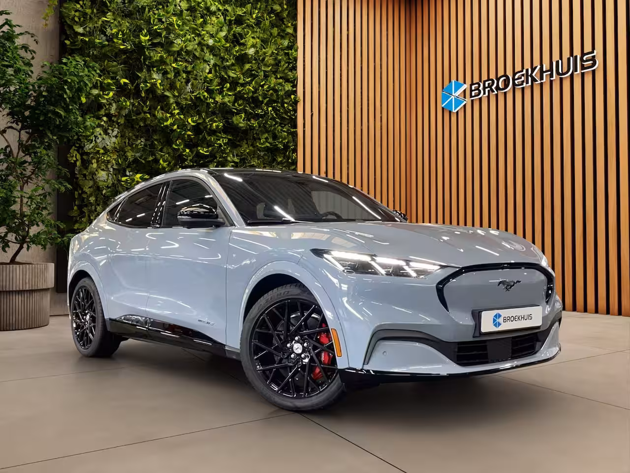 Ford Mustang Mach-E Extended Premium RWD 88 kWh | UNIEK | Hoogglans zwarte delen | Pano | B&O | Blue Cruise mo