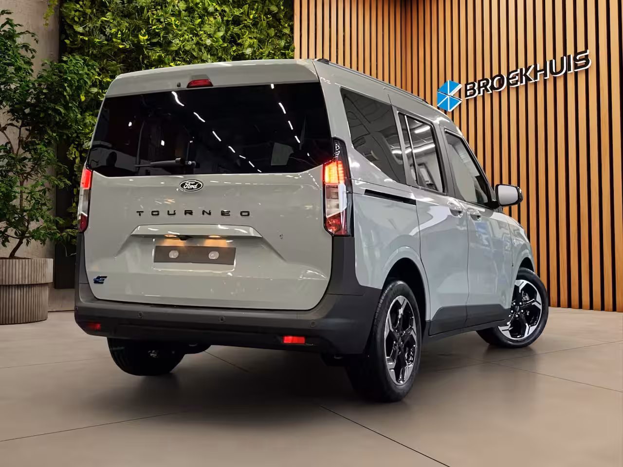 Ford Tourneo Courier BEV Titanium | RIJKLAAR | UIT VOORRAAD LEVERBAAR