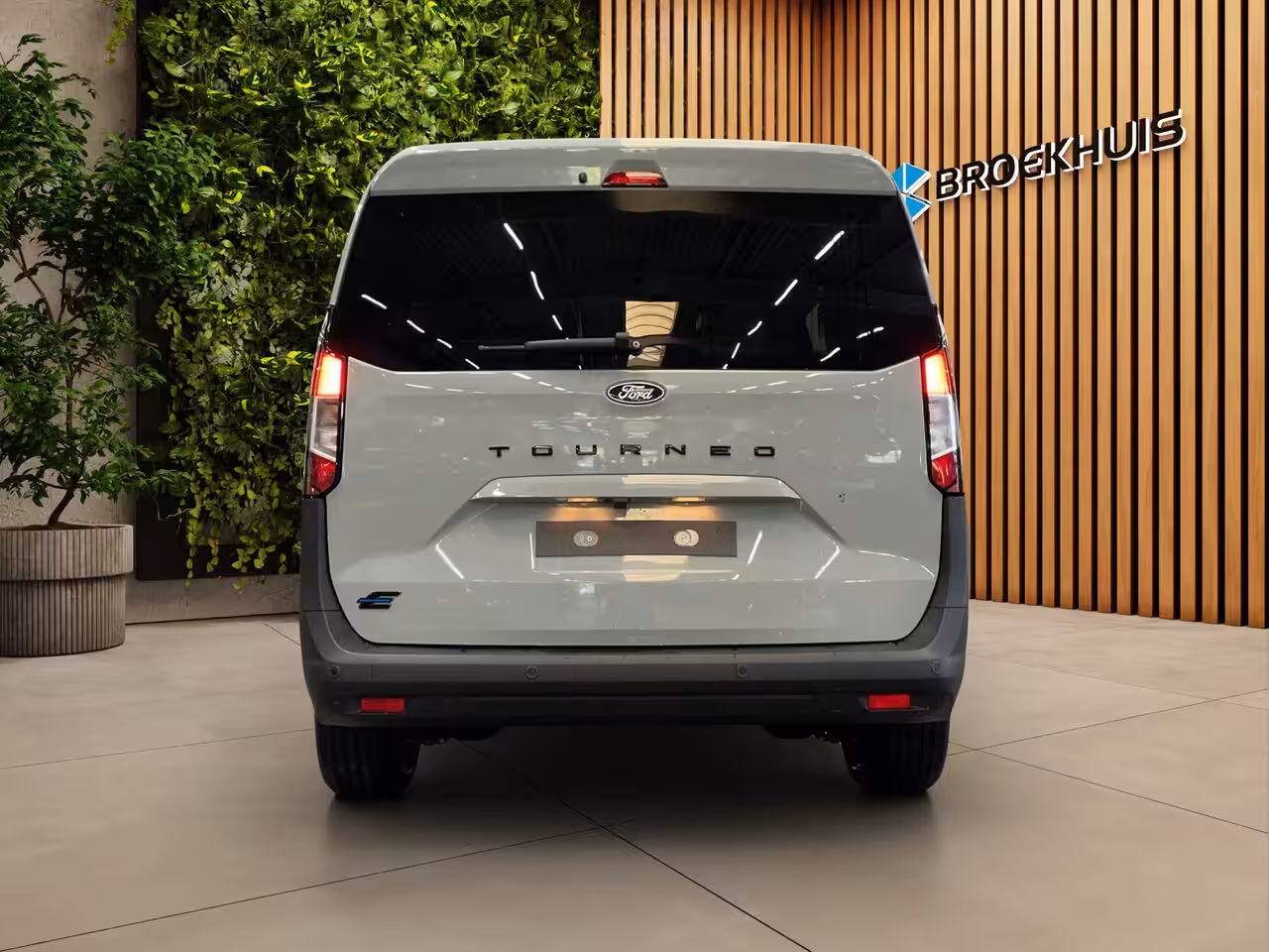 Ford Tourneo Courier BEV Titanium | RIJKLAAR | UIT VOORRAAD LEVERBAAR