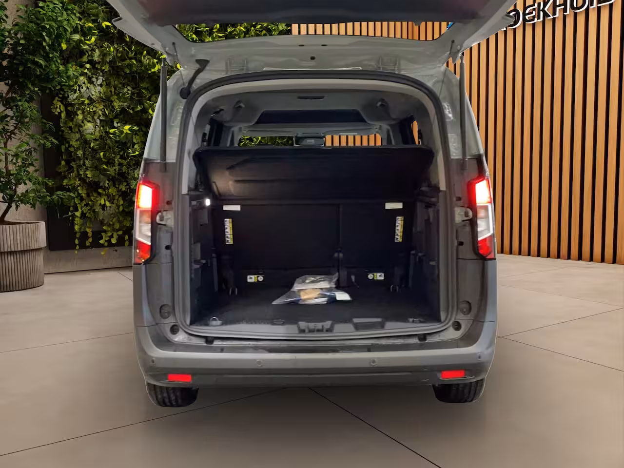 Ford Tourneo Courier BEV Titanium | RIJKLAAR | UIT VOORRAAD LEVERBAAR