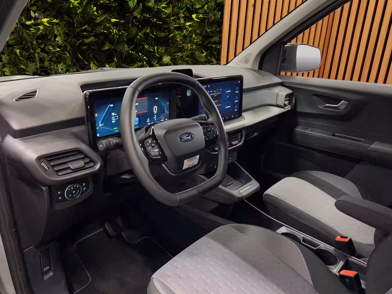 Ford Tourneo Courier BEV Titanium | RIJKLAAR | UIT VOORRAAD LEVERBAAR