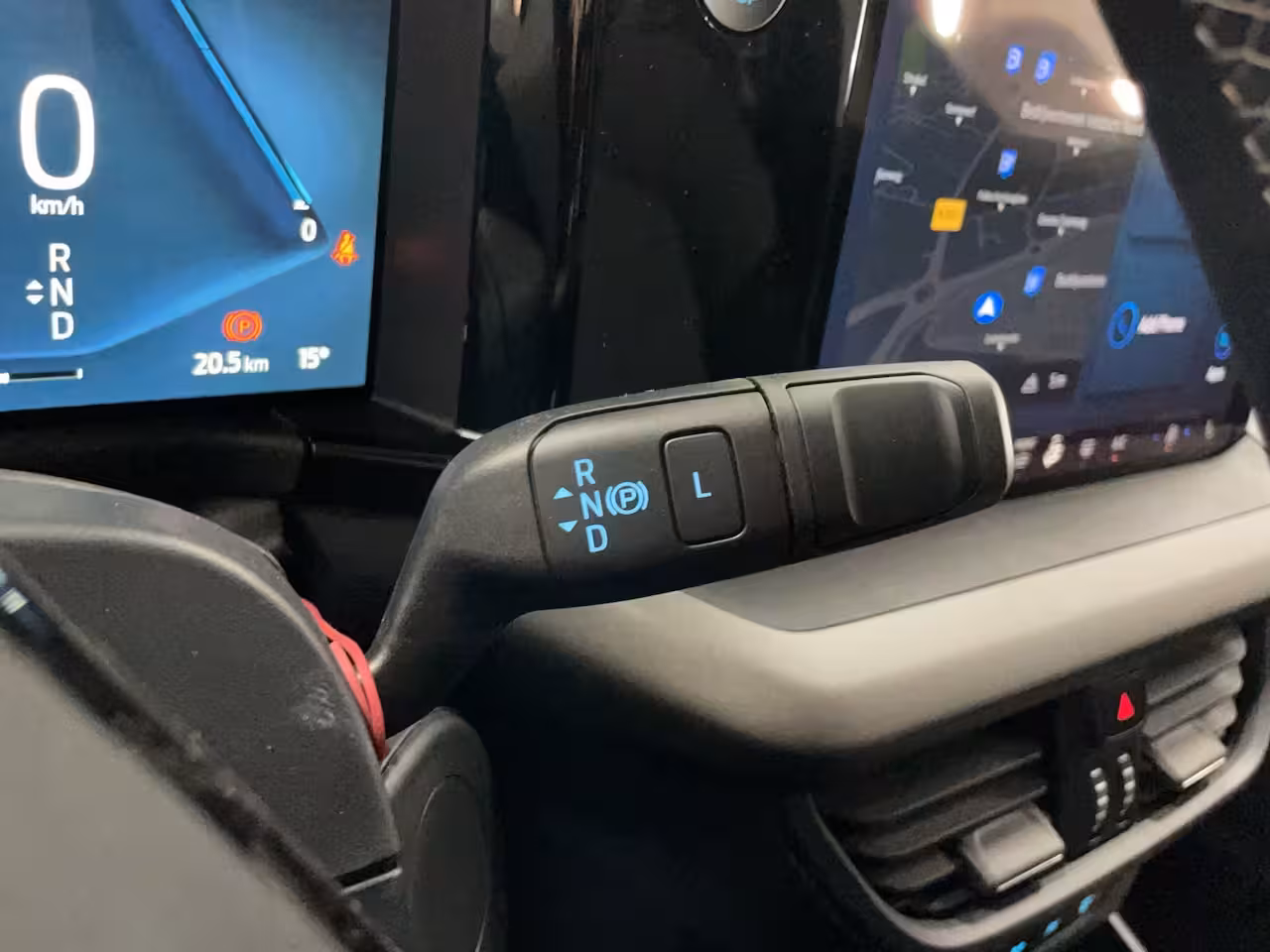 Ford Tourneo Courier BEV Titanium | RIJKLAAR | UIT VOORRAAD LEVERBAAR