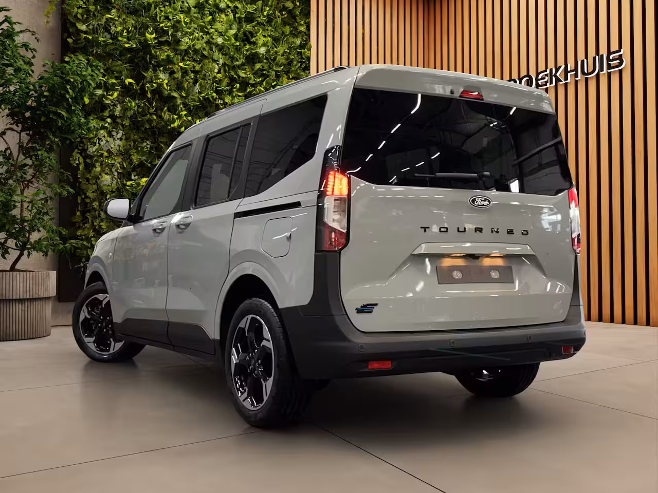 Ford Tourneo Courier BEV Titanium | RIJKLAAR | UIT VOORRAAD LEVERBAAR