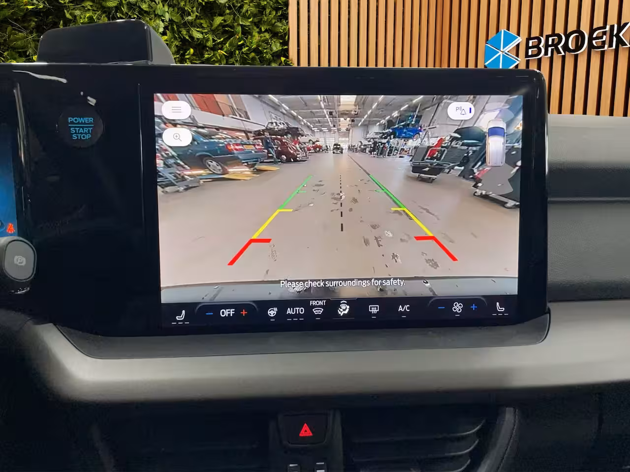 Ford Tourneo Courier BEV Titanium | RIJKLAAR | UIT VOORRAAD LEVERBAAR