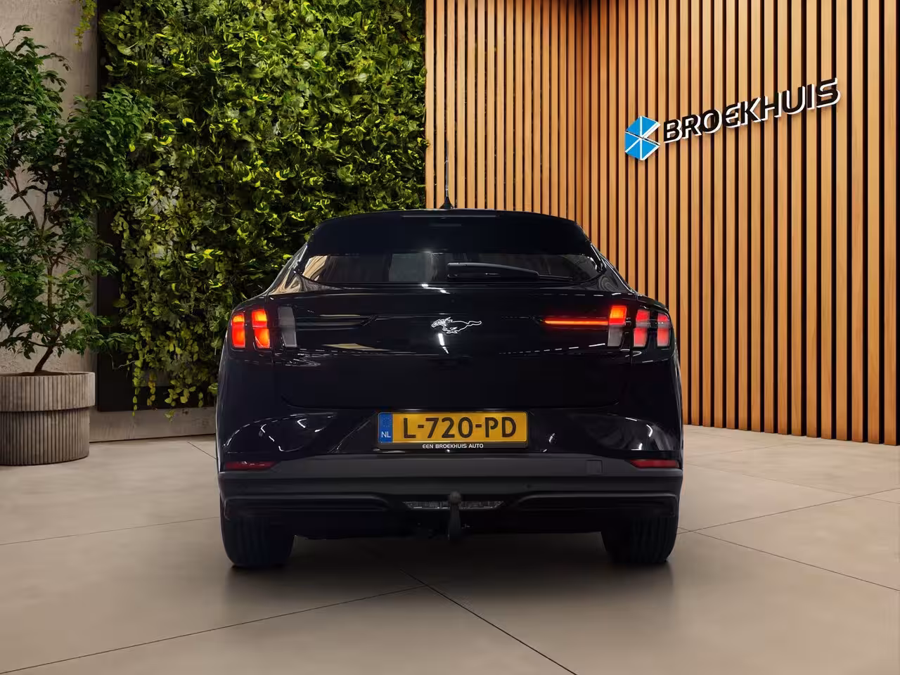 Ford Mustang Mach-E Extended RWD 98 kWh | SOH 93% | B&O | Trekhaak | Adapt. Cruise | Leer | Blis | LED | 18''